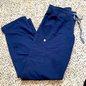 NAVY SIZE M KADE FIGS SCRUB PANTS